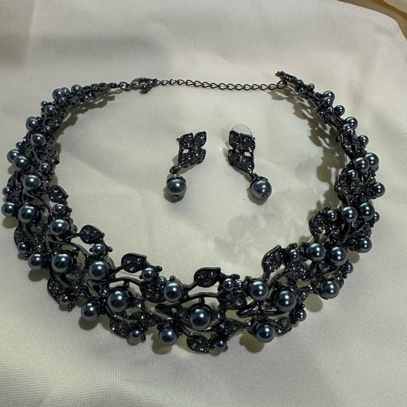 NEW Elegant Black Pearl Necklace and Earring Set - Picture 3 of 7